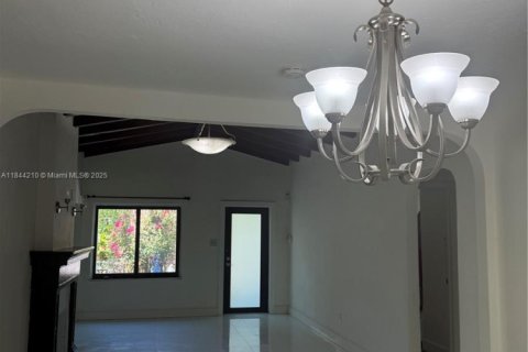 Casa en alquiler en Miami, Florida, 3 dormitorios, 193.14 m2 № 1842516 - foto 16