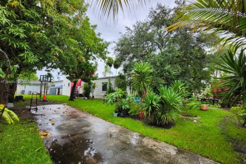 Casa en alquiler en Miami, Florida, 3 dormitorios, 193.14 m2 № 1842516 - foto 4