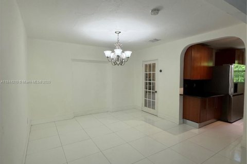Casa en alquiler en Miami, Florida, 3 dormitorios, 193.14 m2 № 1842516 - foto 6