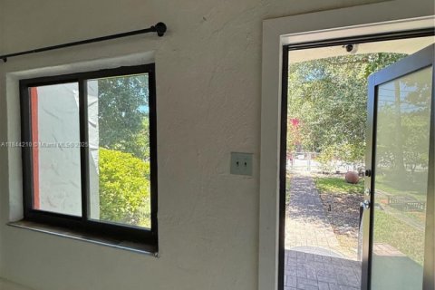 Casa en alquiler en Miami, Florida, 3 dormitorios, 193.14 m2 № 1842516 - foto 17