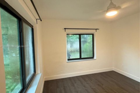 Casa en alquiler en Miami, Florida, 3 dormitorios, 193.14 m2 № 1842516 - foto 22