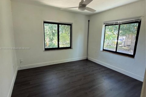 Casa en alquiler en Miami, Florida, 3 dormitorios, 193.14 m2 № 1842516 - foto 11