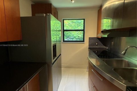 Casa en alquiler en Miami, Florida, 3 dormitorios, 193.14 m2 № 1842516 - foto 7