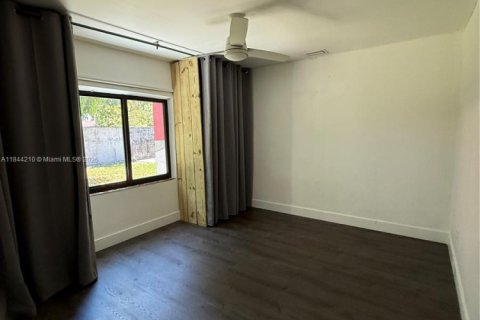 Casa en alquiler en Miami, Florida, 3 dormitorios, 193.14 m2 № 1842516 - foto 10