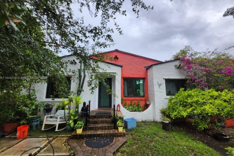 Casa en alquiler en Miami, Florida, 3 dormitorios, 193.14 m2 № 1842516 - foto 3