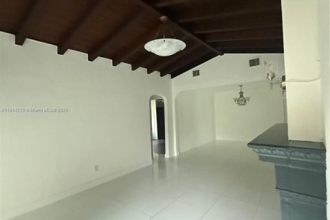 Casa en alquiler en Miami, Florida, 3 dormitorios, 193.14 m2 № 1842516 - foto 27