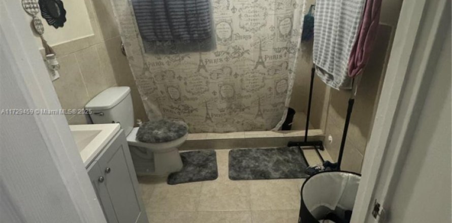 Villa ou maison à Miami, Floride 1 chambre № 1692425