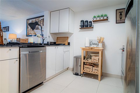 Condominio en alquiler en Miami Beach, Florida, 2 dormitorios, 75.25 m2 № 2023215 - foto 5