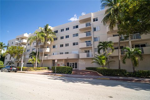 Condominio en alquiler en Miami Beach, Florida, 2 dormitorios, 75.25 m2 № 2023215 - foto 19