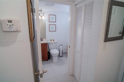 Condominio en alquiler en Miami Beach, Florida, 2 dormitorios, 75.25 m2 № 2023215 - foto 6