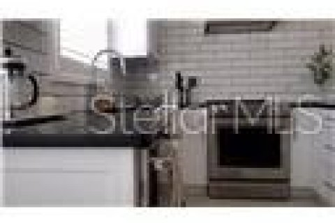 Condo in Saint Petersburg, Florida, 2 bedrooms  № 1827671 - photo 13