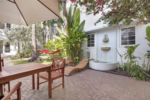 Condo in Miami Beach, Florida, 1 bedroom  № 2051688 - photo 3