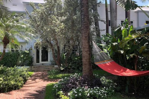 Condo in Miami Beach, Florida, 1 bedroom  № 2051688 - photo 2