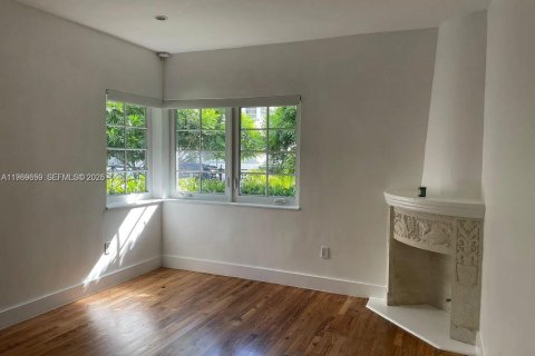 Condo in Miami Beach, Florida, 1 bedroom  № 2051688 - photo 4