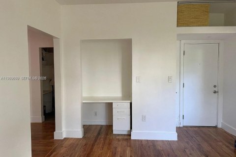 Condo in Miami Beach, Florida, 1 bedroom  № 2051688 - photo 12