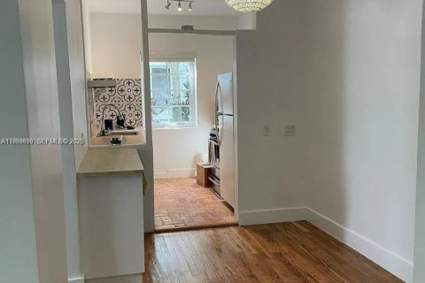 Condo in Miami Beach, Florida, 1 bedroom  № 2051688 - photo 6