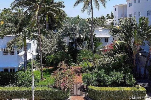 Condo in Miami Beach, Florida, 1 bedroom  № 2051688 - photo 13