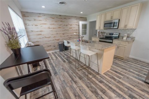 House in Winter Park, Florida 4 bedrooms, 167.69 sq.m. № 366295 - photo 3