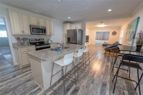 House in Winter Park, Florida 4 bedrooms, 167.69 sq.m. № 366295 - photo 2