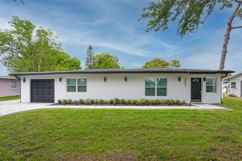 House in Winter Park, Florida 4 bedrooms, 167.69 sq.m. № 366295 - photo 1