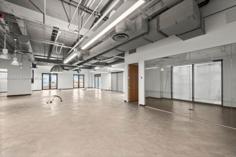 Propiedad comercial en venta en Coral Gables, Florida № 1961489 - foto 3