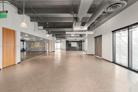 Propiedad comercial en venta en Coral Gables, Florida № 1961489 - foto 4