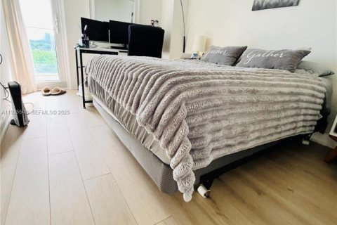 Condo in Sunny Isles Beach, Florida, 2 bedrooms  № 1984127 - photo 14