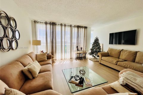 Condo in Sunny Isles Beach, Florida, 2 bedrooms  № 1984127 - photo 5