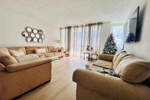 Condo in Sunny Isles Beach, Florida, 2 bedrooms  № 1984127 - photo 7