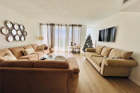 Condo in Sunny Isles Beach, Florida, 2 bedrooms  № 1984127 - photo 6