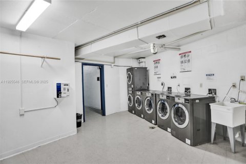 Condo in Sunny Isles Beach, Florida, 2 bedrooms  № 1984127 - photo 22