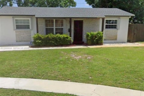 Villa ou maison à Pembroke Pines, Floride 3 chambres, 108.7 m2 № 2090376