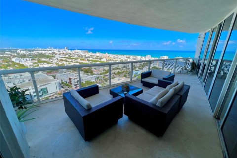 Condominio en alquiler en Miami Beach, Florida, 2 dormitorios, 163.42 m2 № 1995718 - foto 3