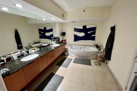 Condominio en alquiler en Miami Beach, Florida, 2 dormitorios, 163.42 m2 № 1995718 - foto 17