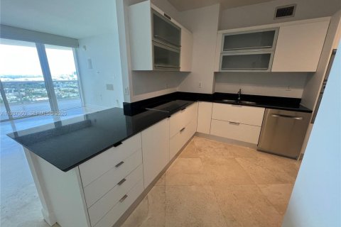 Condominio en alquiler en Miami Beach, Florida, 2 dormitorios, 163.42 m2 № 1995718 - foto 12
