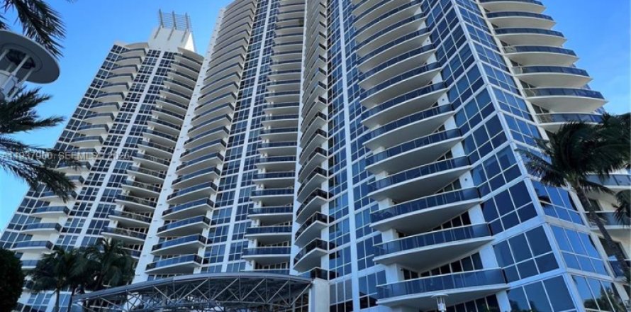 Condominio en Miami Beach, Florida, 2 dormitorios  № 1995718