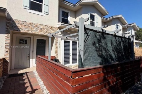 Touwnhouse à louer à Homestead, Floride: 3 chambres, 156.63 m2 № 2029411 - photo 16