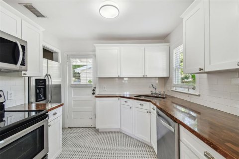 Casa en alquiler en Tampa, Florida, 2 dormitorios, 99.78 m2 № 1915394 - foto 9