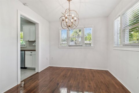 Casa en alquiler en Tampa, Florida, 2 dormitorios, 99.78 m2 № 1915394 - foto 8