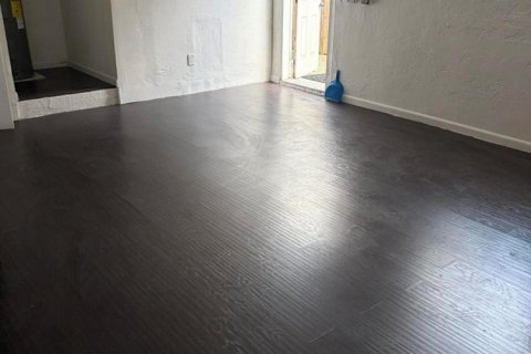 Immobilier commercial à louer à Lauderhill, Floride: 1 chambre, 151.06 m2 № 2389575 - photo 2
