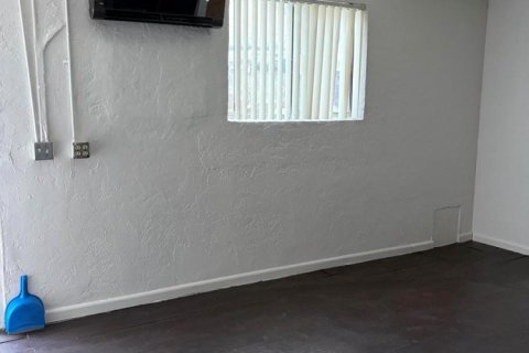 Immobilier commercial à louer à Lauderhill, Floride: 1 chambre, 151.06 m2 № 2389575 - photo 4