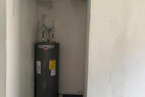 Immobilier commercial à louer à Lauderhill, Floride: 1 chambre, 151.06 m2 № 2389575 - photo 7