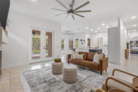 House in Saint Petersburg, Florida 5 bedrooms, 295.62 sq.m. № 1782725 - photo 4