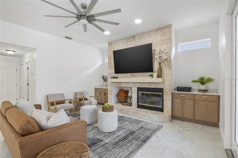 House in Saint Petersburg, Florida 5 bedrooms, 295.62 sq.m. № 1782725 - photo 5