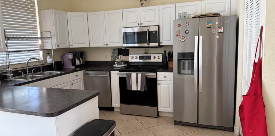 Townhouse in Fort Myers, Florida 3 bedrooms, 143.81 sq.m. № 2250107
