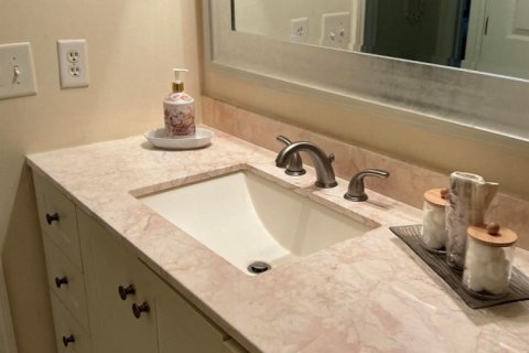 Townhouse in Fort Myers, Florida 3 bedrooms, 143.81 sq.m. № 2250107 - photo 22