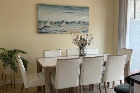 Townhouse in Fort Myers, Florida 3 bedrooms, 143.81 sq.m. № 2250107 - photo 3