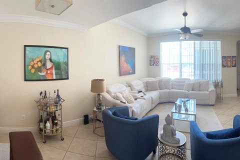 Townhouse in Fort Myers, Florida 3 bedrooms, 143.81 sq.m. № 2250107 - photo 12