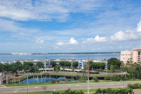 Copropriété à vendre à Saint Petersburg, Floride: 3 chambres, 315.87 m2 № 2401085 - photo 14
