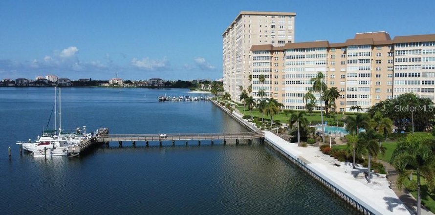 Condo à Saint Petersburg, Floride, 3 chambres  № 2401085